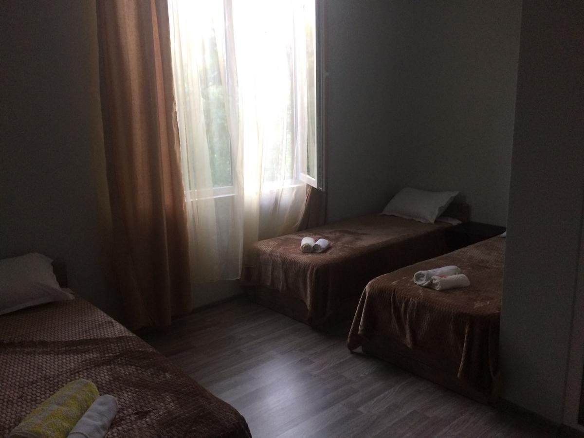 Guest House Qedi ジワリ  エクステリア 写真